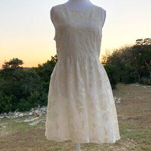 Off-White Sleeveless Embroidered Dress Floral Size M Forever 21 Semi-formal